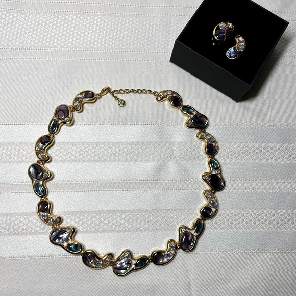 Vintage Butler necklace & clip on earrings. Gold tone. purple & blue. Gorgeous! - Picture 2 of 13